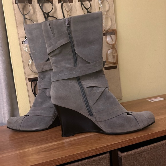 Boots - Picture 2 of 6